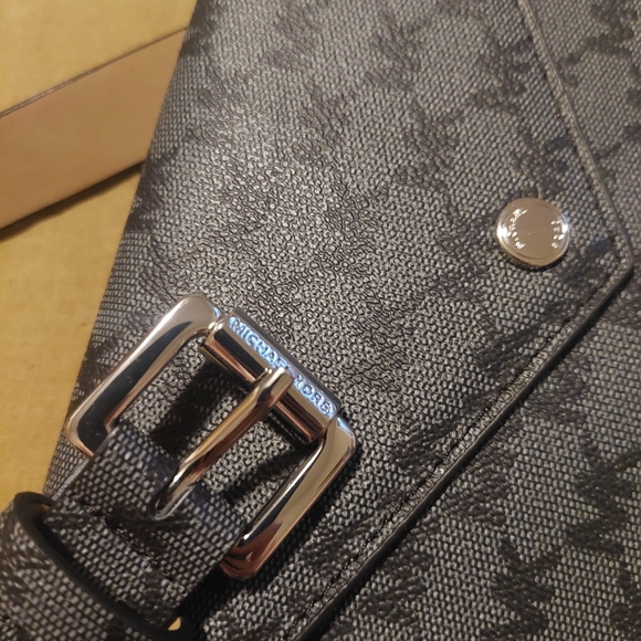 Michael Kors Monogram Grey Belt Bag L/XL - Picture 4 of 8
